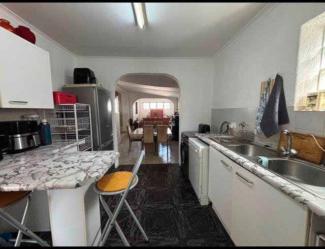 3 BEDROOM HOUSE FOR SALE IN WESTDENE